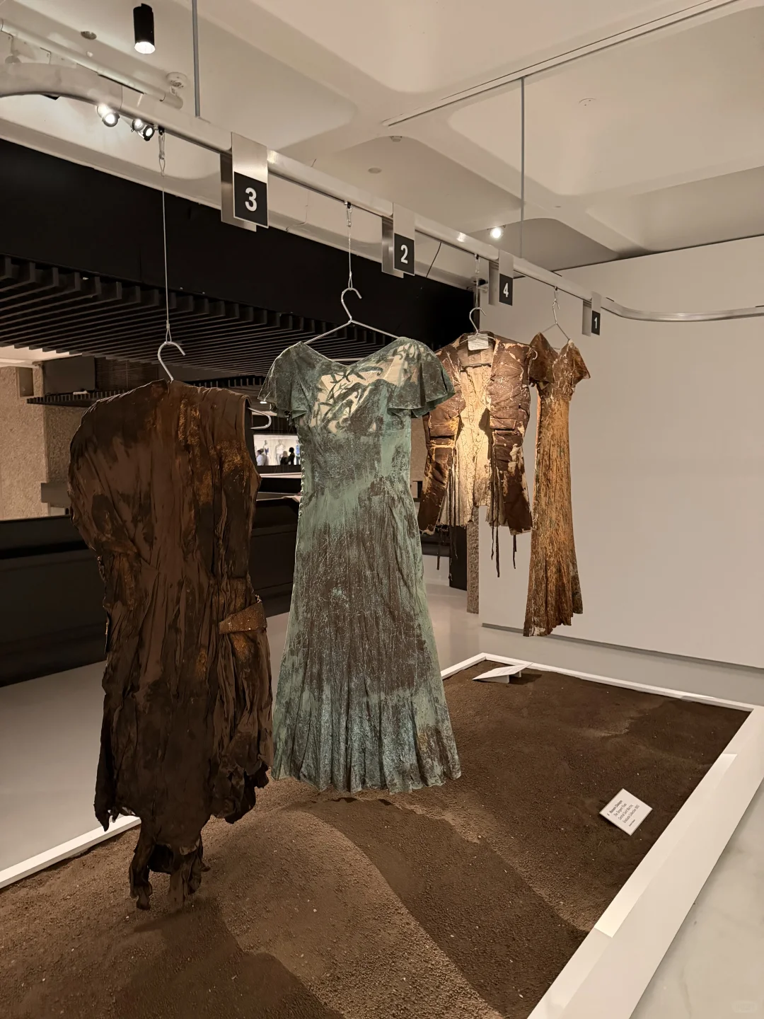 伦敦新展 I Dirty looks in Fashion