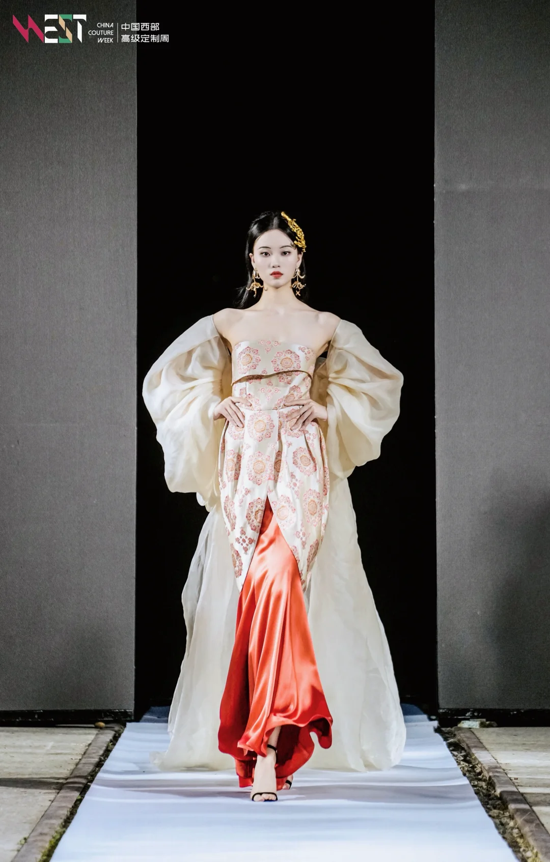 新中式的碰撞 成都非遗蜀锦大秀