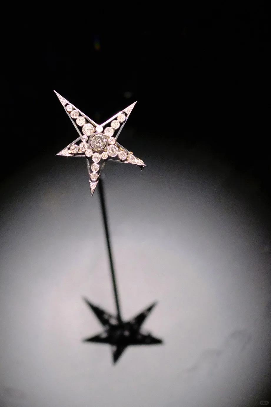 没有老佛爷？豪华香奈儿时尚宣言大展开幕