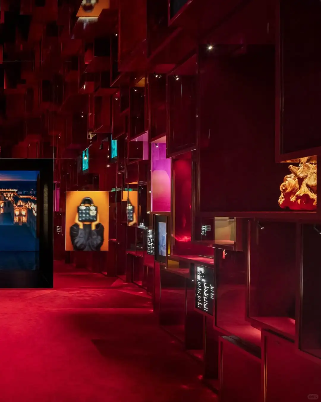 ?Christian Dior: Designer of Dreams