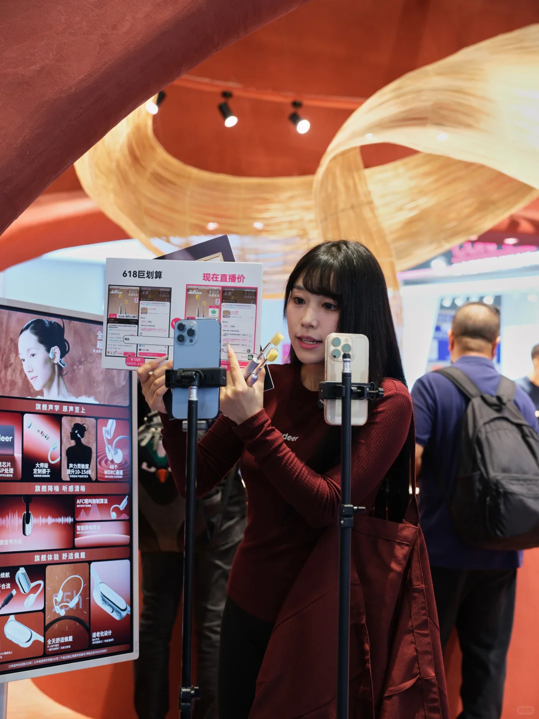 深圳礼品展首日！这抹红实在太耀眼?