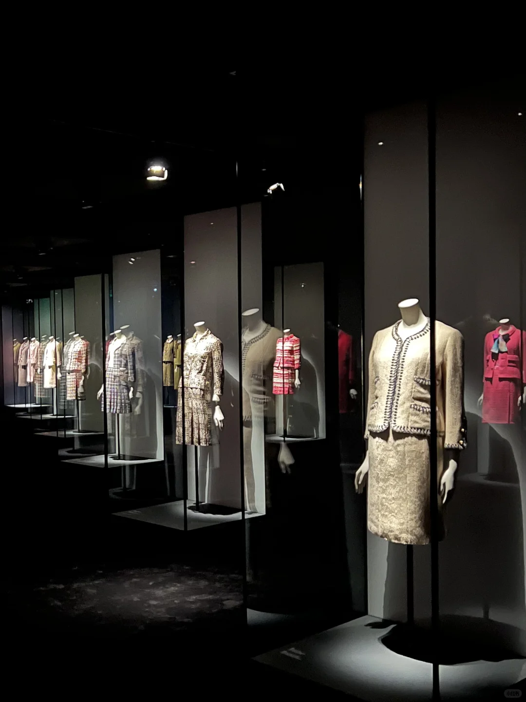 没有老佛爷？豪华香奈儿时尚宣言大展开幕