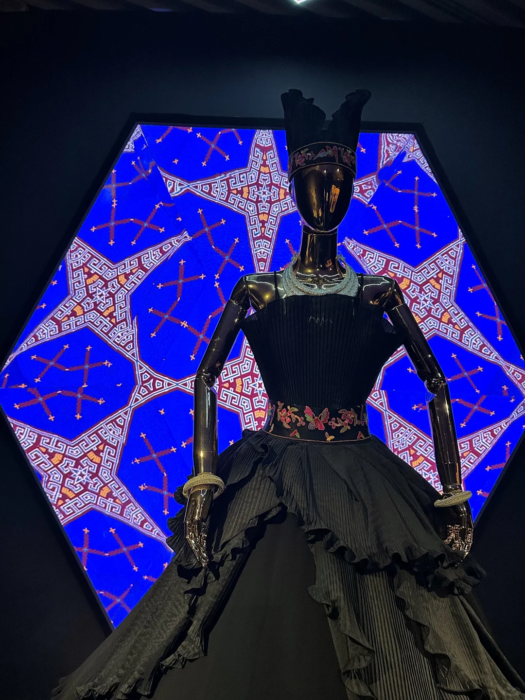 上海新展?西南少数民族服饰真的好美…