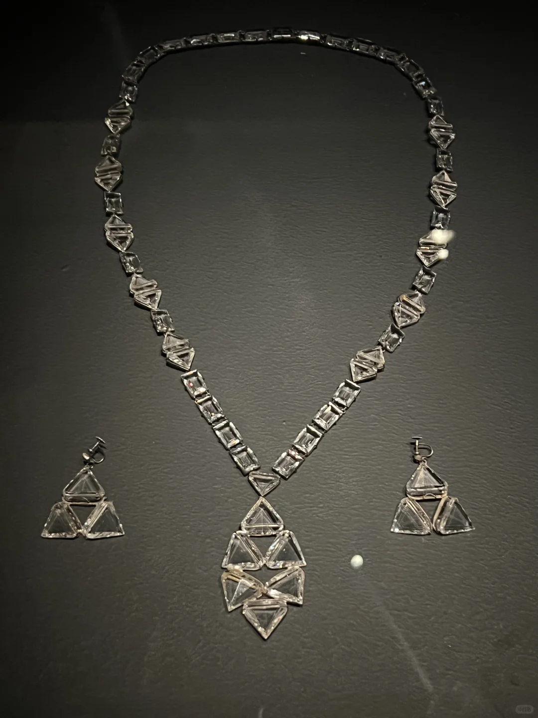 没有老佛爷？豪华香奈儿时尚宣言大展开幕