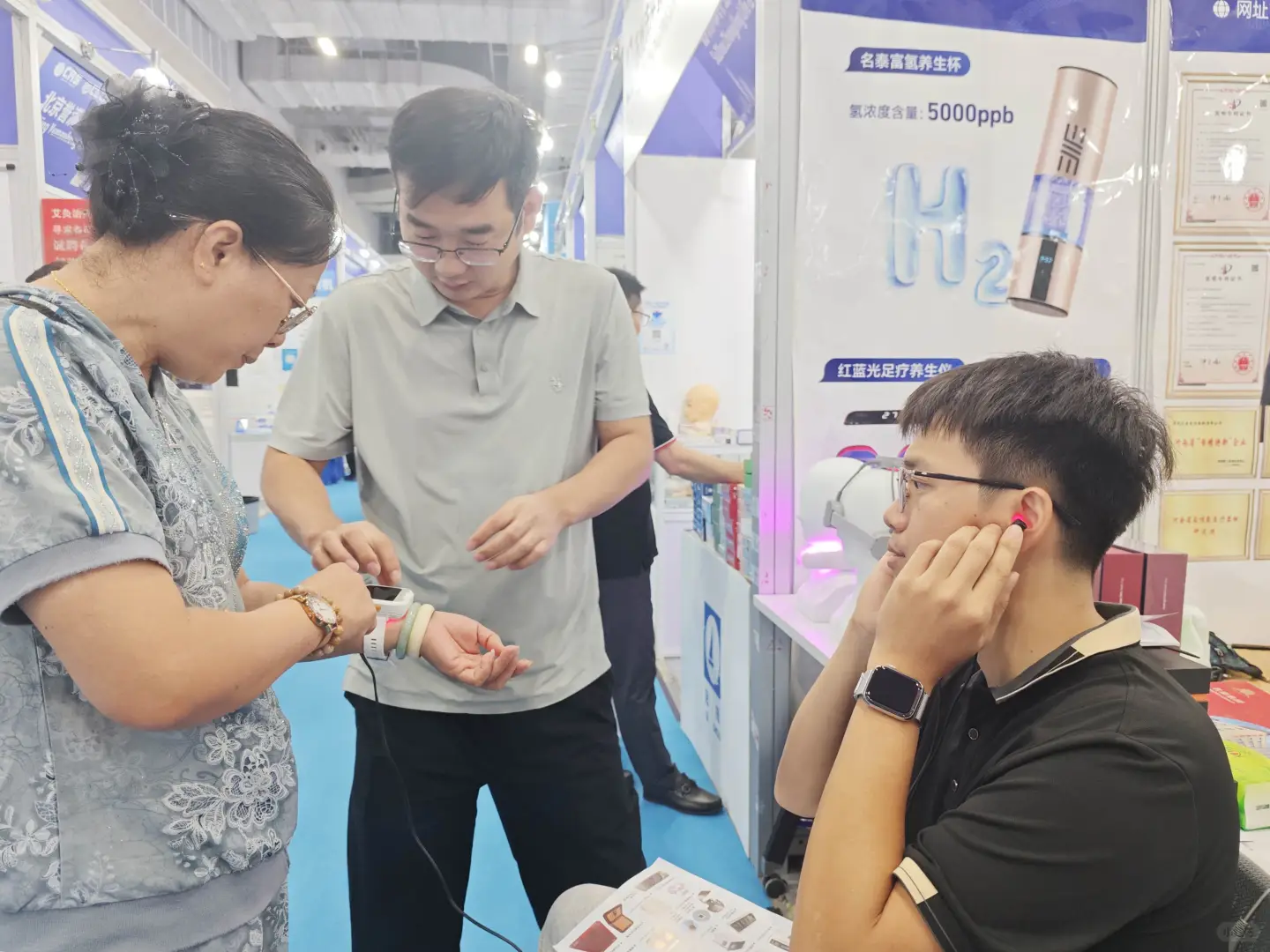 广州CMEF医博会现场直击！名泰偶遇老粉?