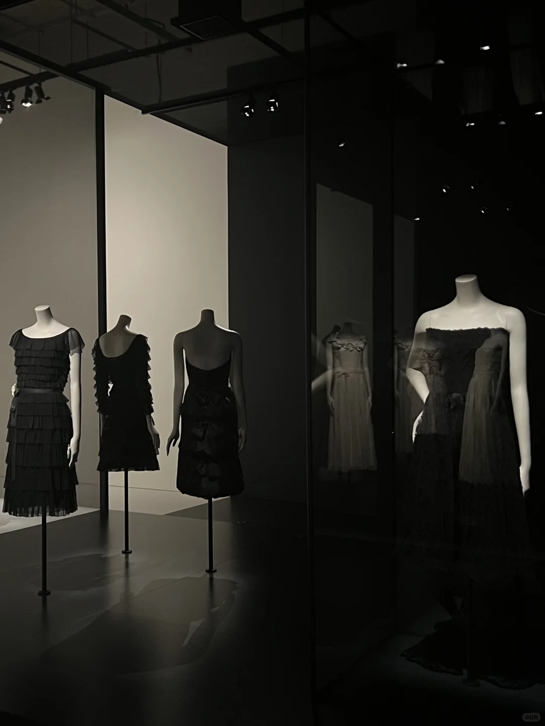 没有老佛爷？豪华香奈儿时尚宣言大展开幕