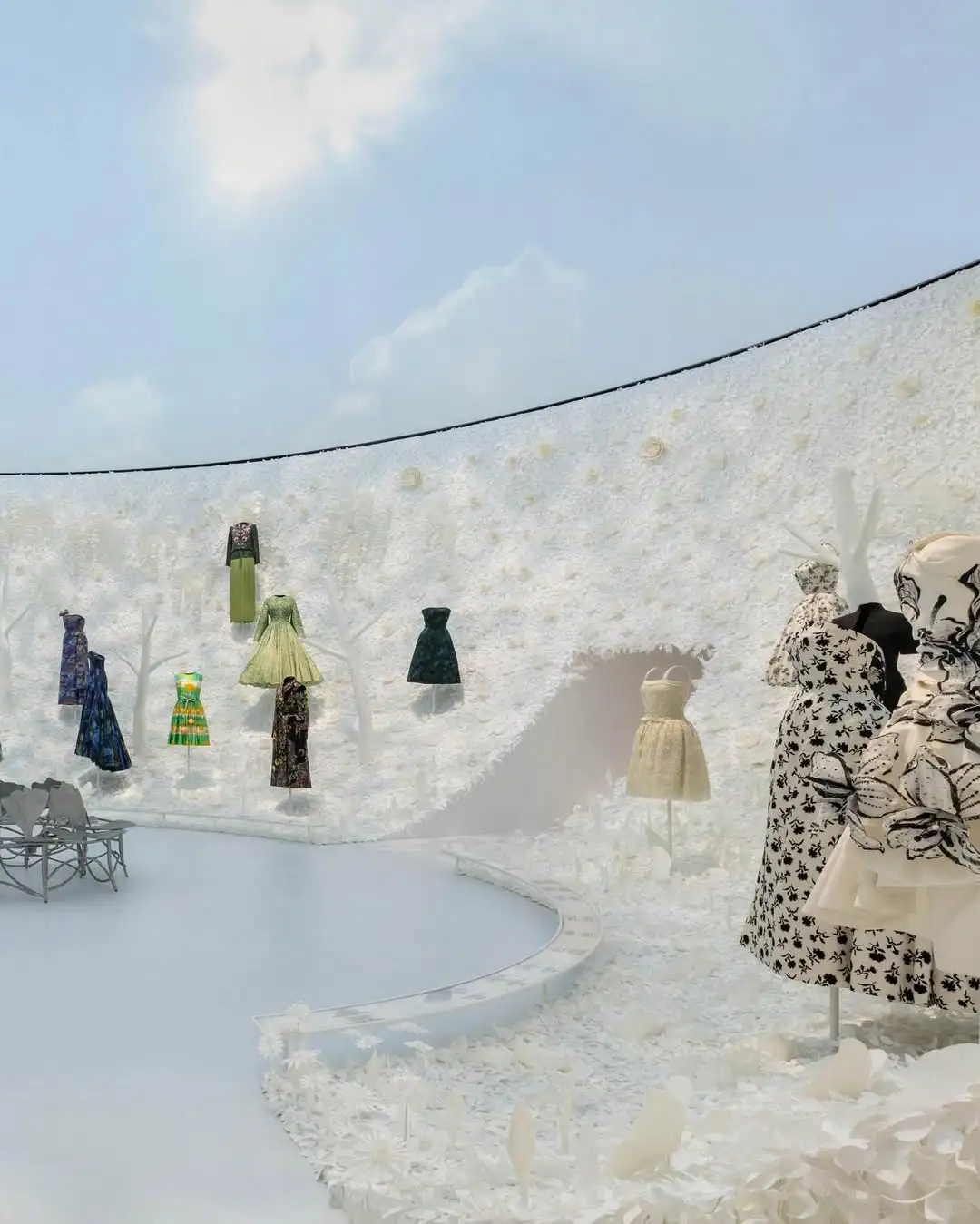 ?Christian Dior: Designer of Dreams