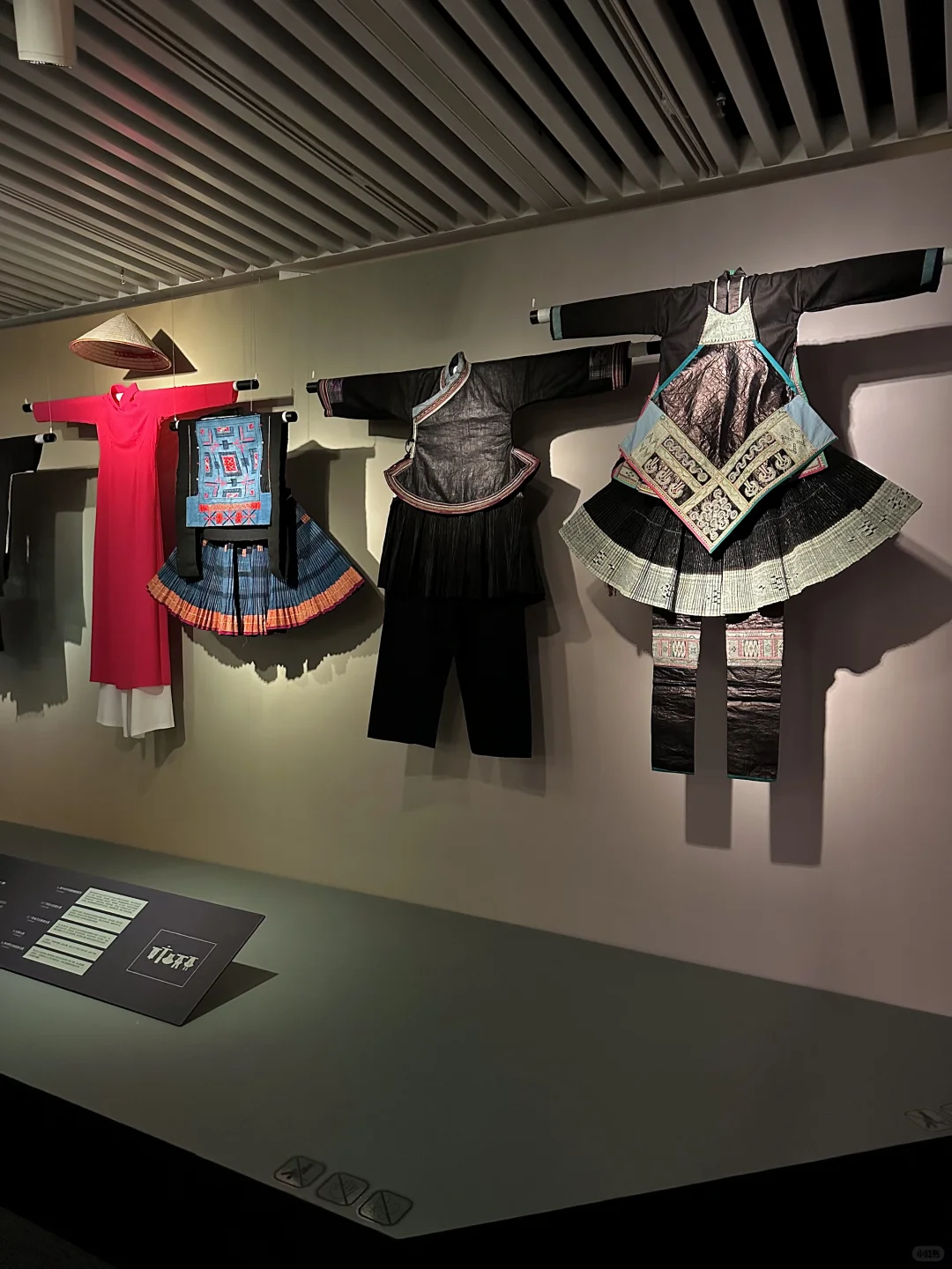 上海新展?西南少数民族服饰真的好美…