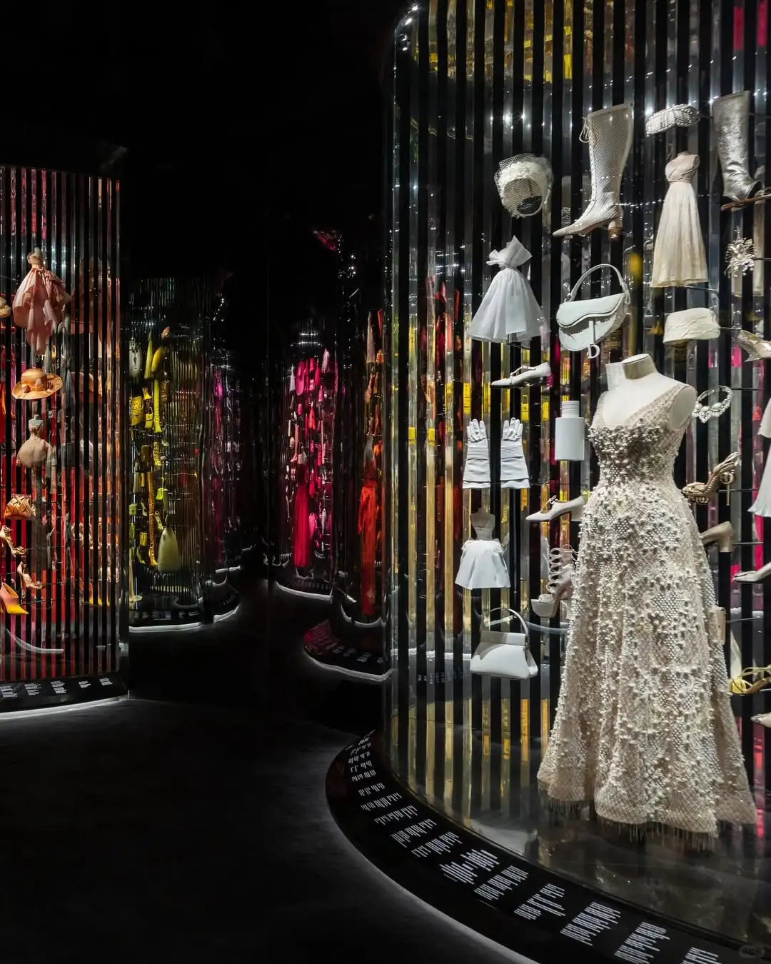 ?Christian Dior: Designer of Dreams