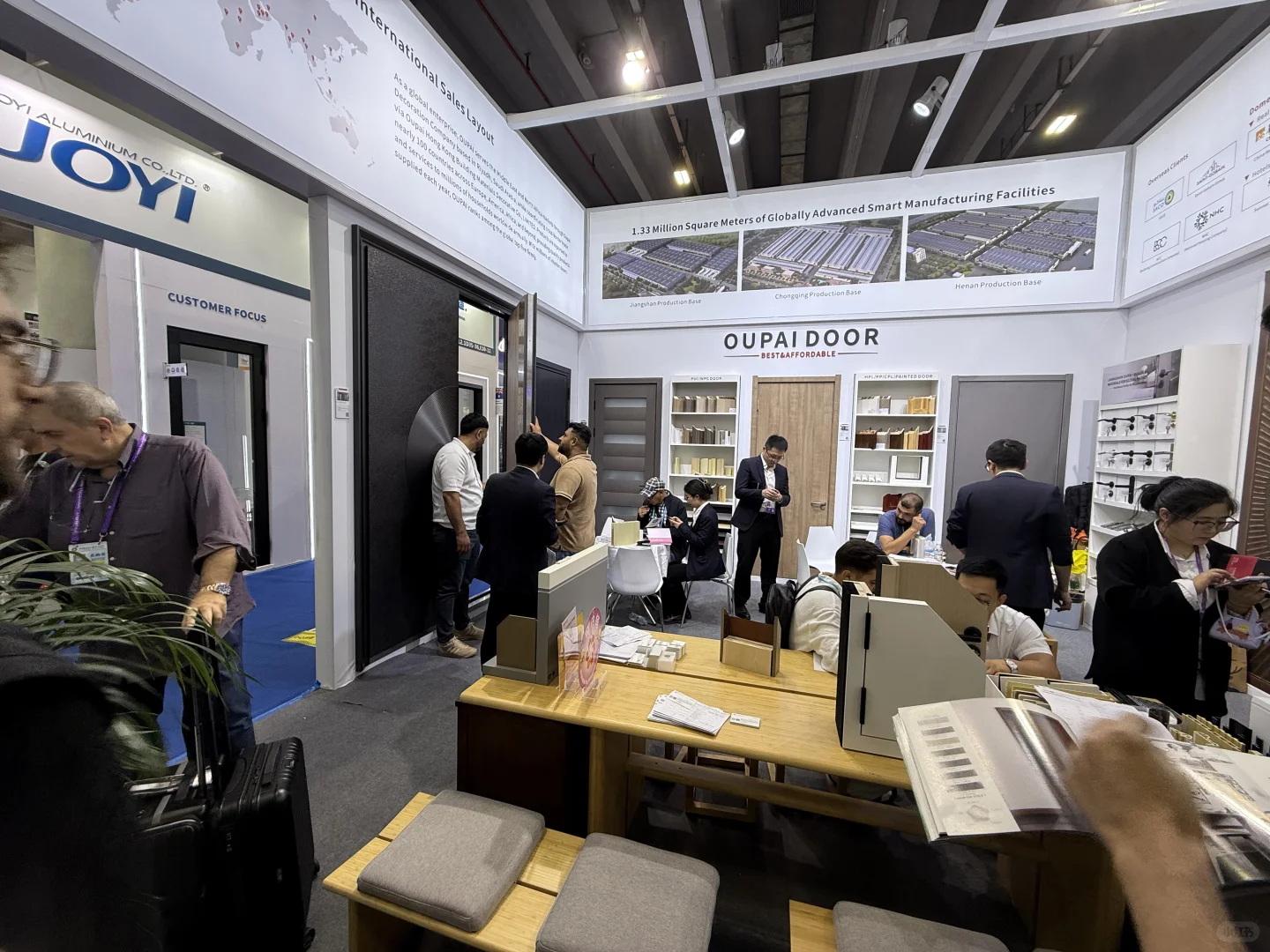 中国智造高光！欧派广交会现场热度爆表