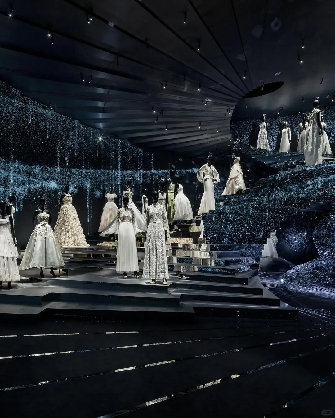 Dior首尔2025｜高定梦境展