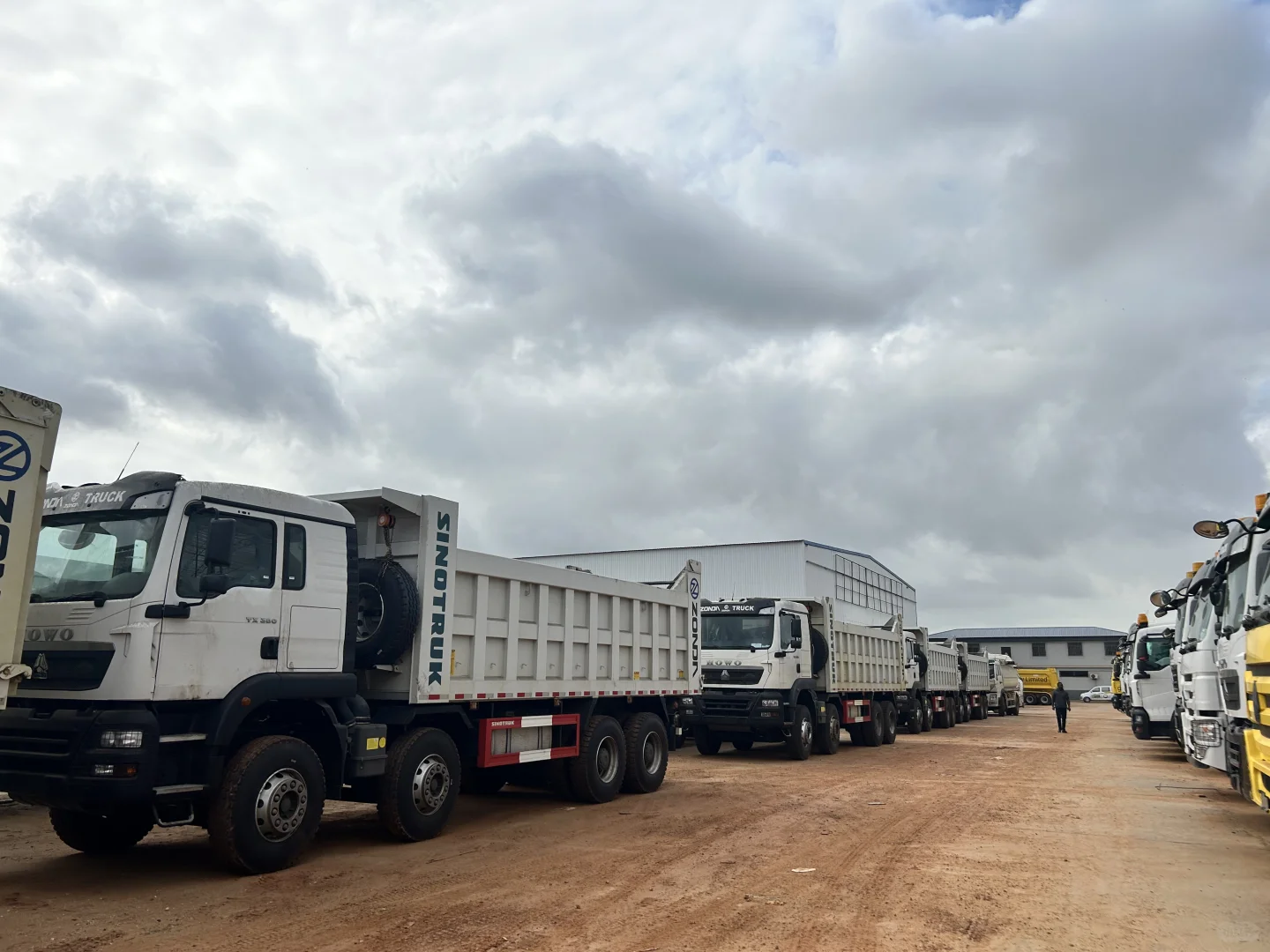 加纳本地供应各种工程机械和配件！