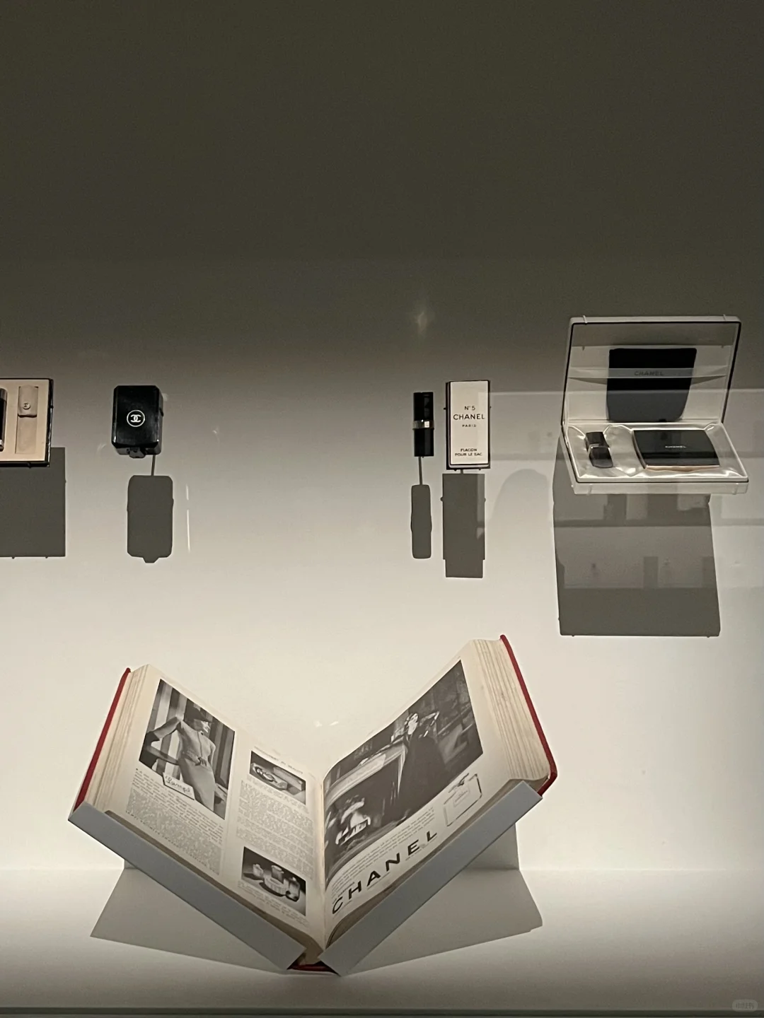 没有老佛爷？豪华香奈儿时尚宣言大展开幕