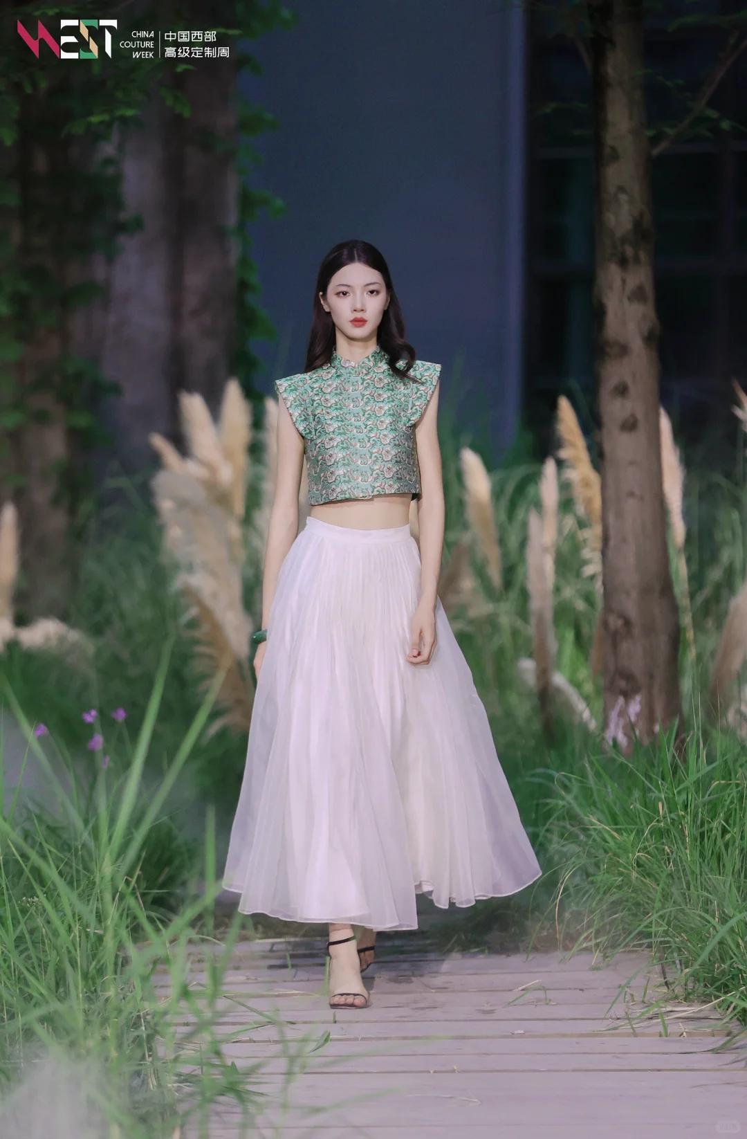 新中式的碰撞 成都非遗蜀锦大秀