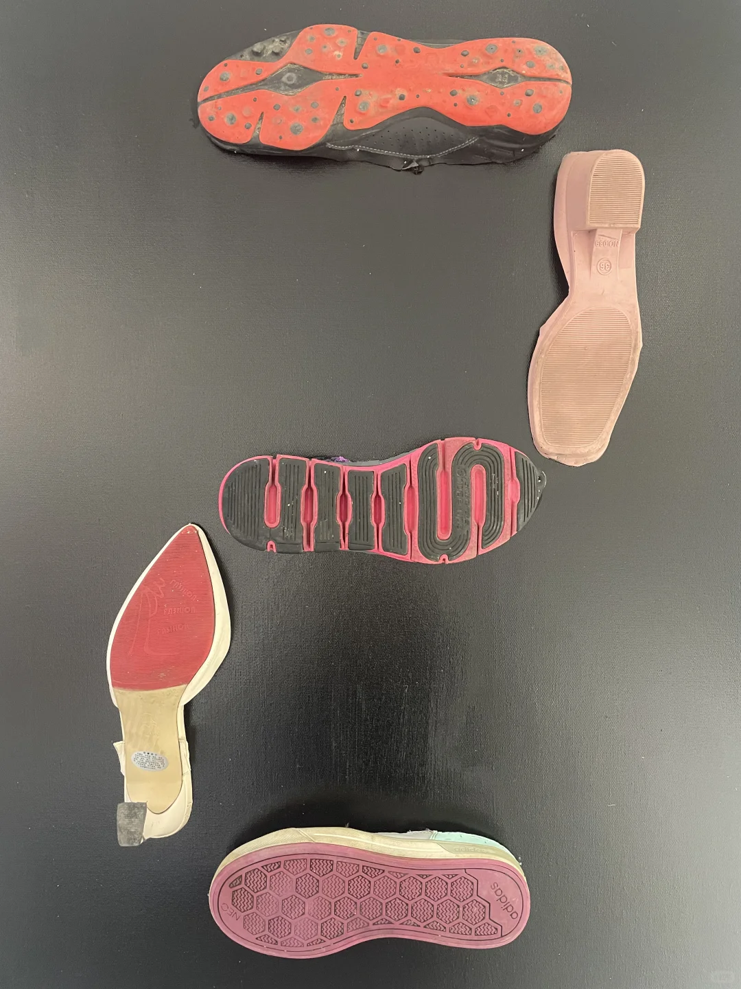 上海看展：一个以鞋底为内容的展览