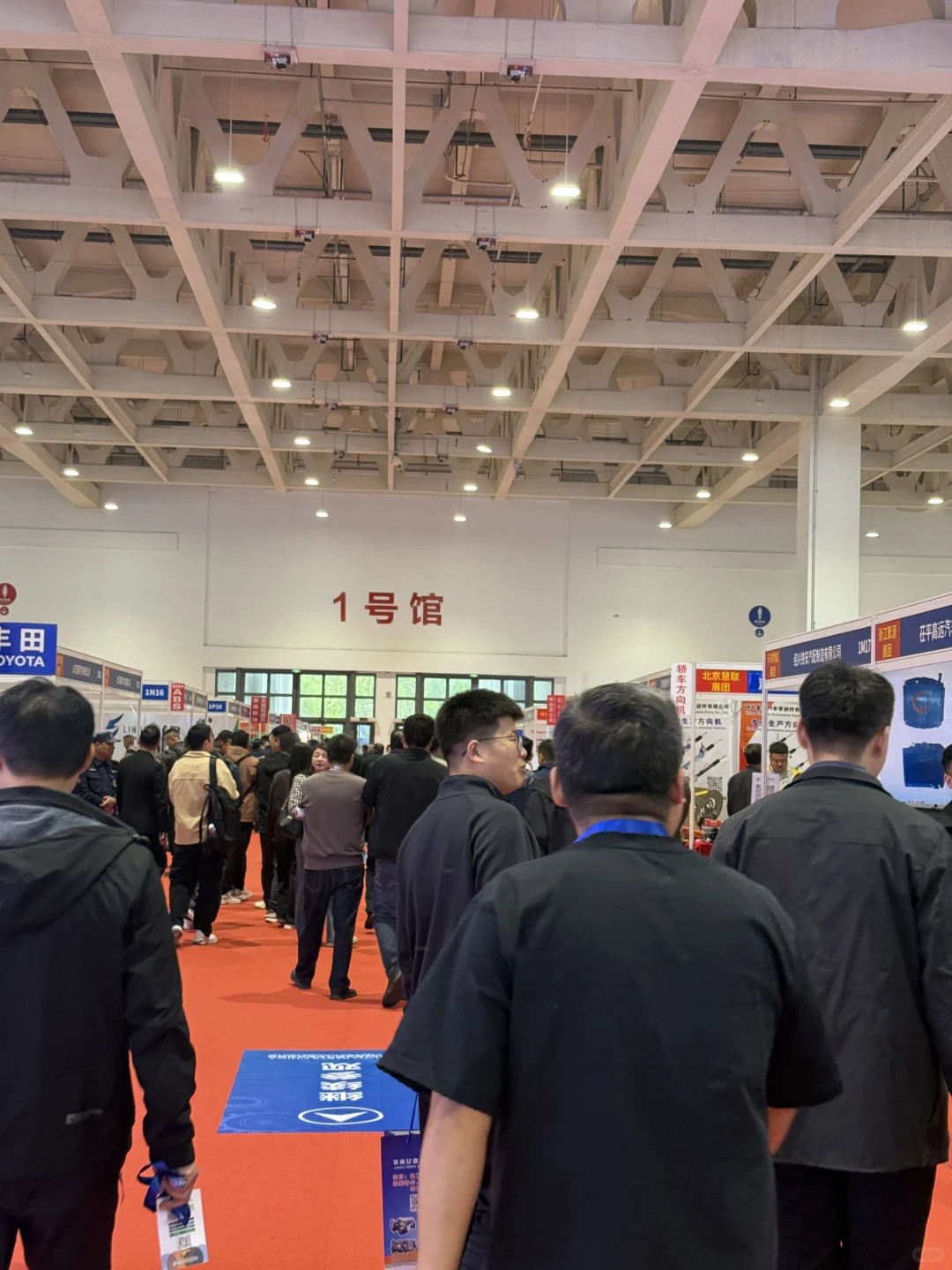 济南全国汽配会，在现场！（人超级多）