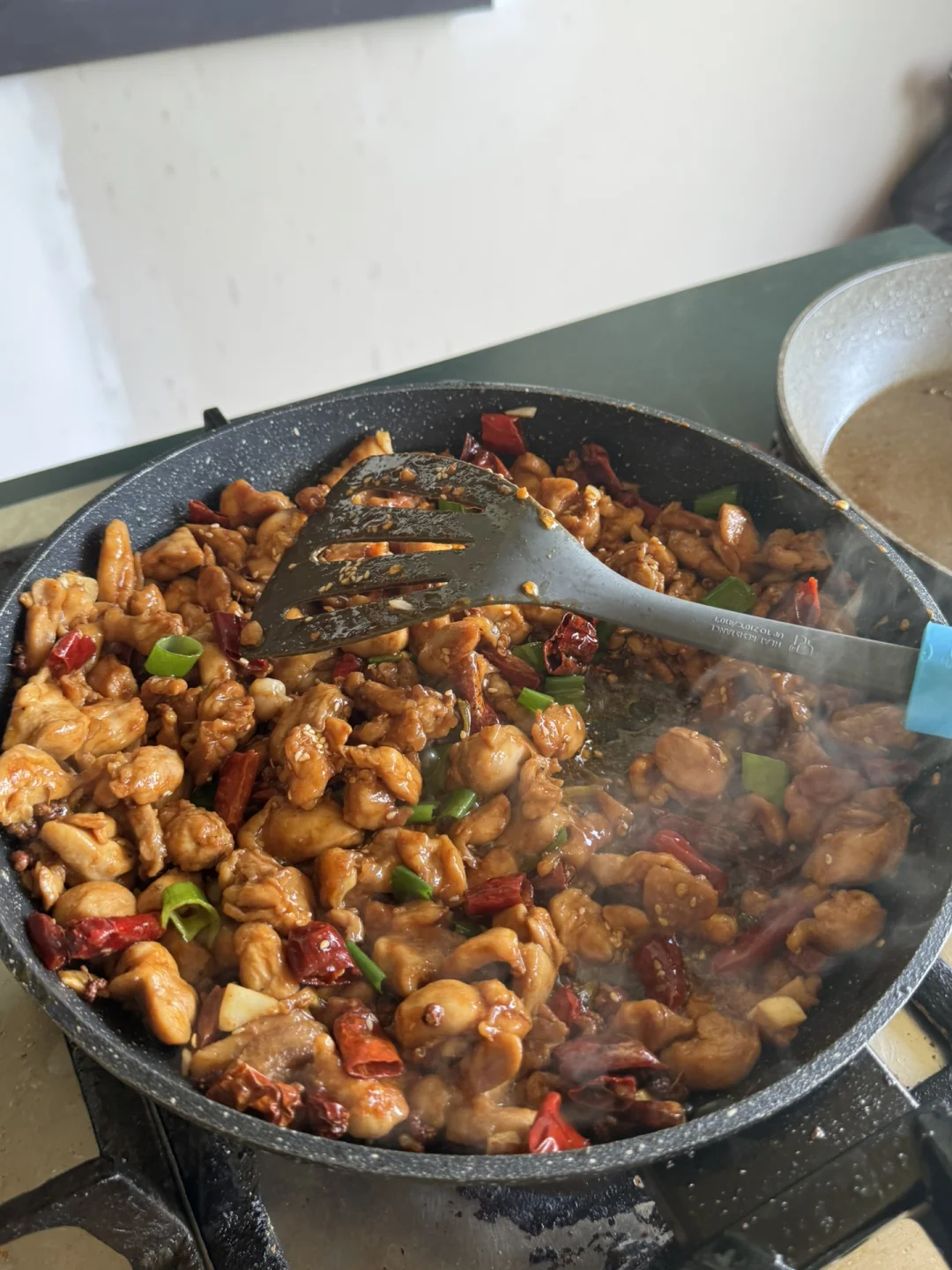 青春献给流水线,澳洲肉厂女工一周1800刀