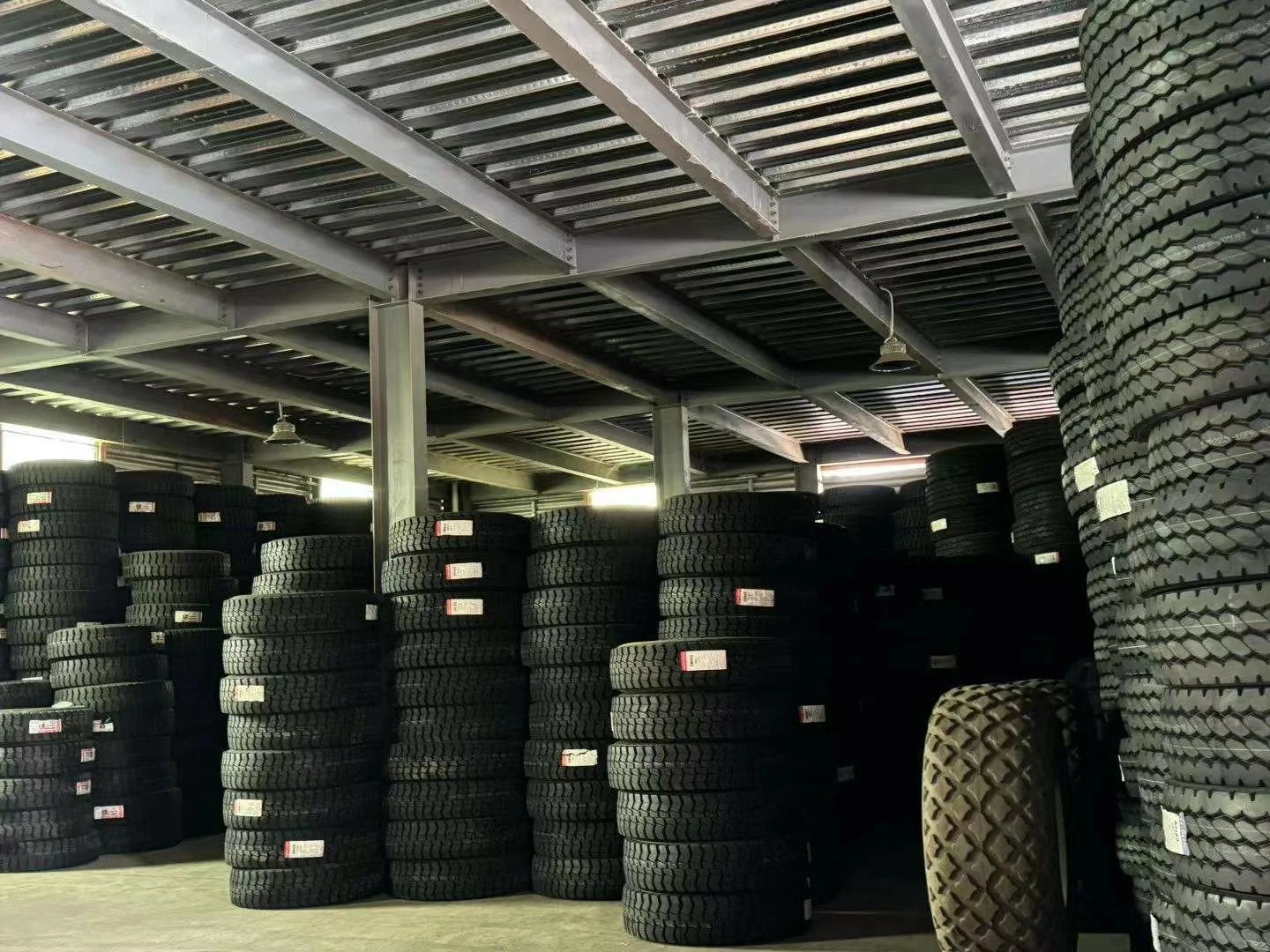 加纳本地供应各种工程机械和配件！