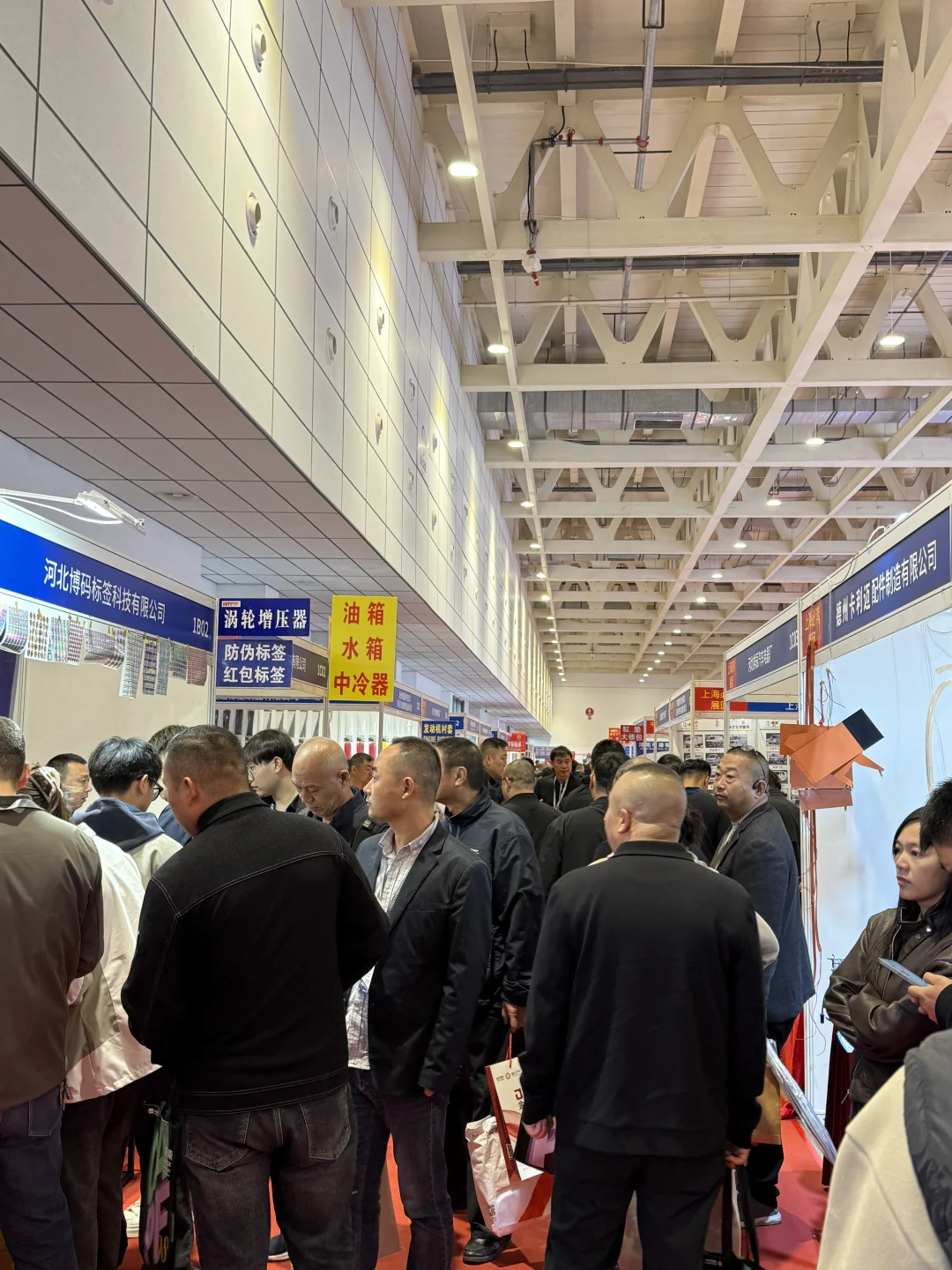 济南全国汽配会，在现场！（人超级多）