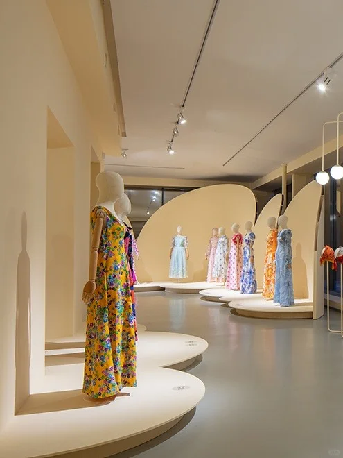 设计巧思：小空间打造大气时尚展位