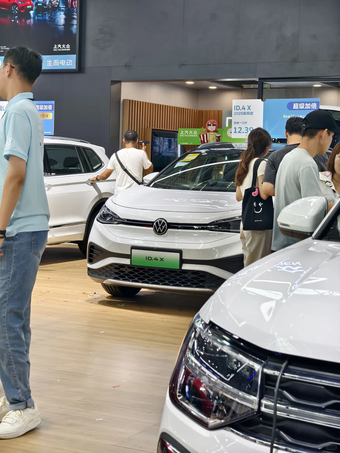 汽车展览，一次领略科技与艺术的盛会。