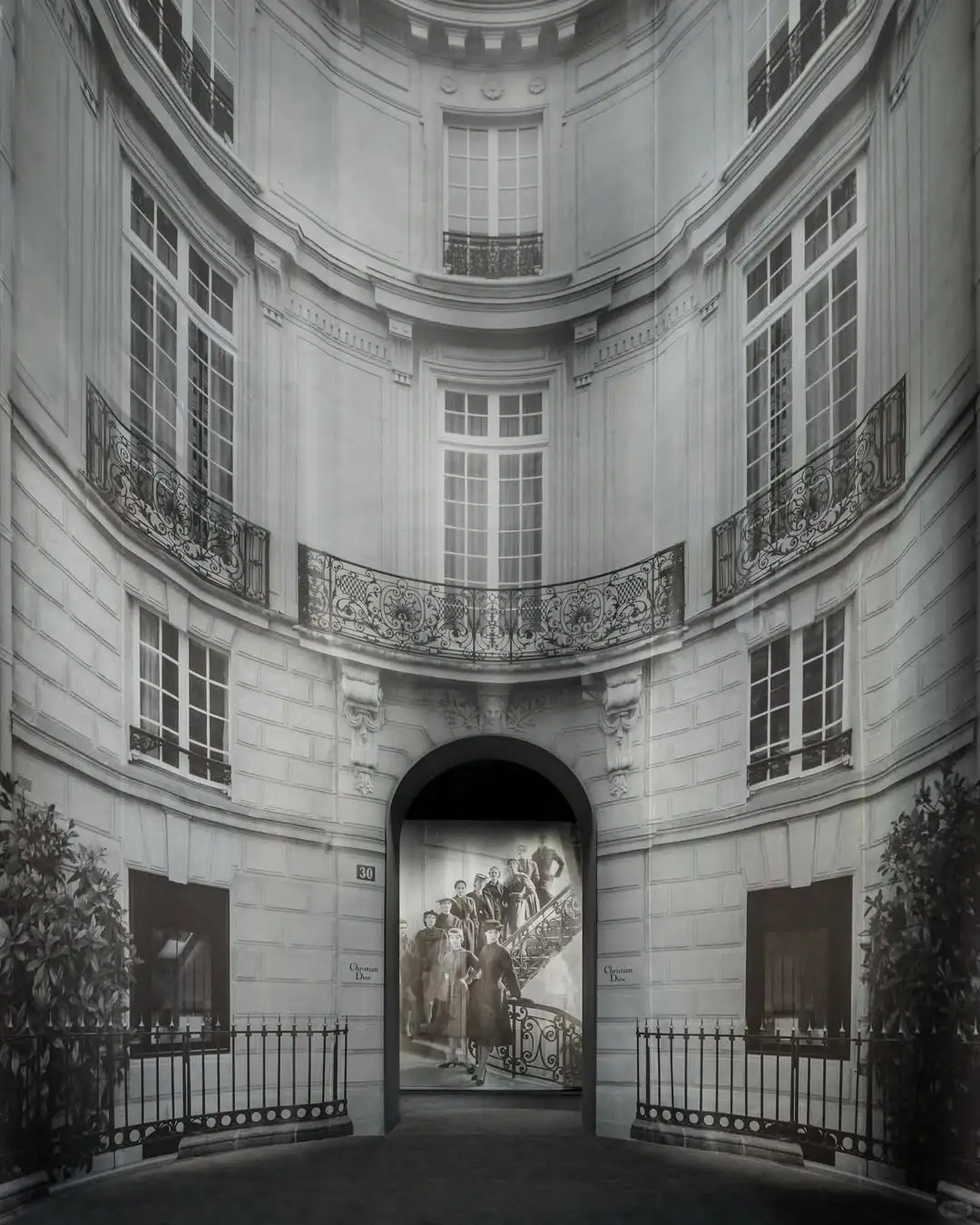 ?Christian Dior: Designer of Dreams