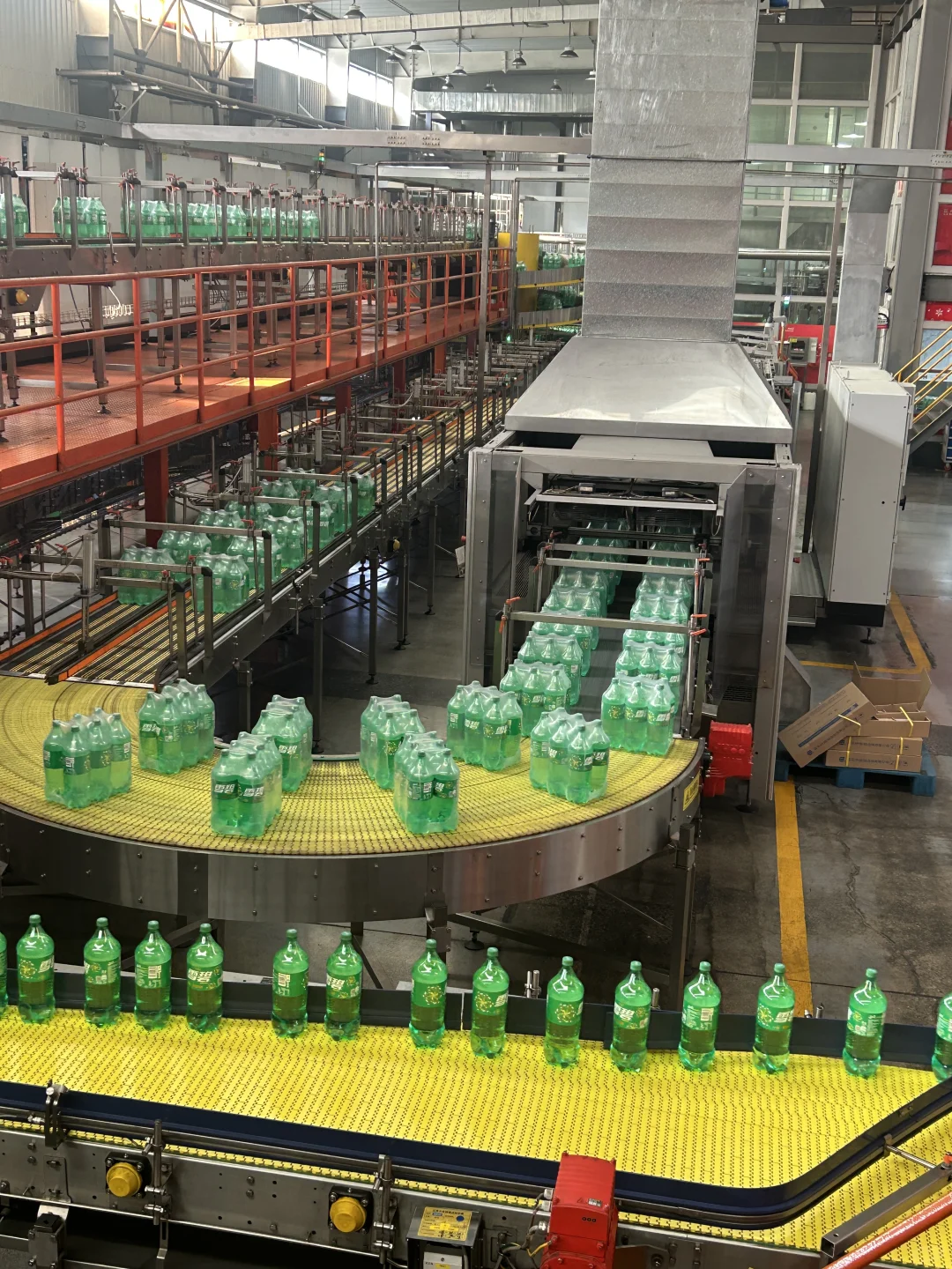 这生产线太好玩儿啦！我能看一天