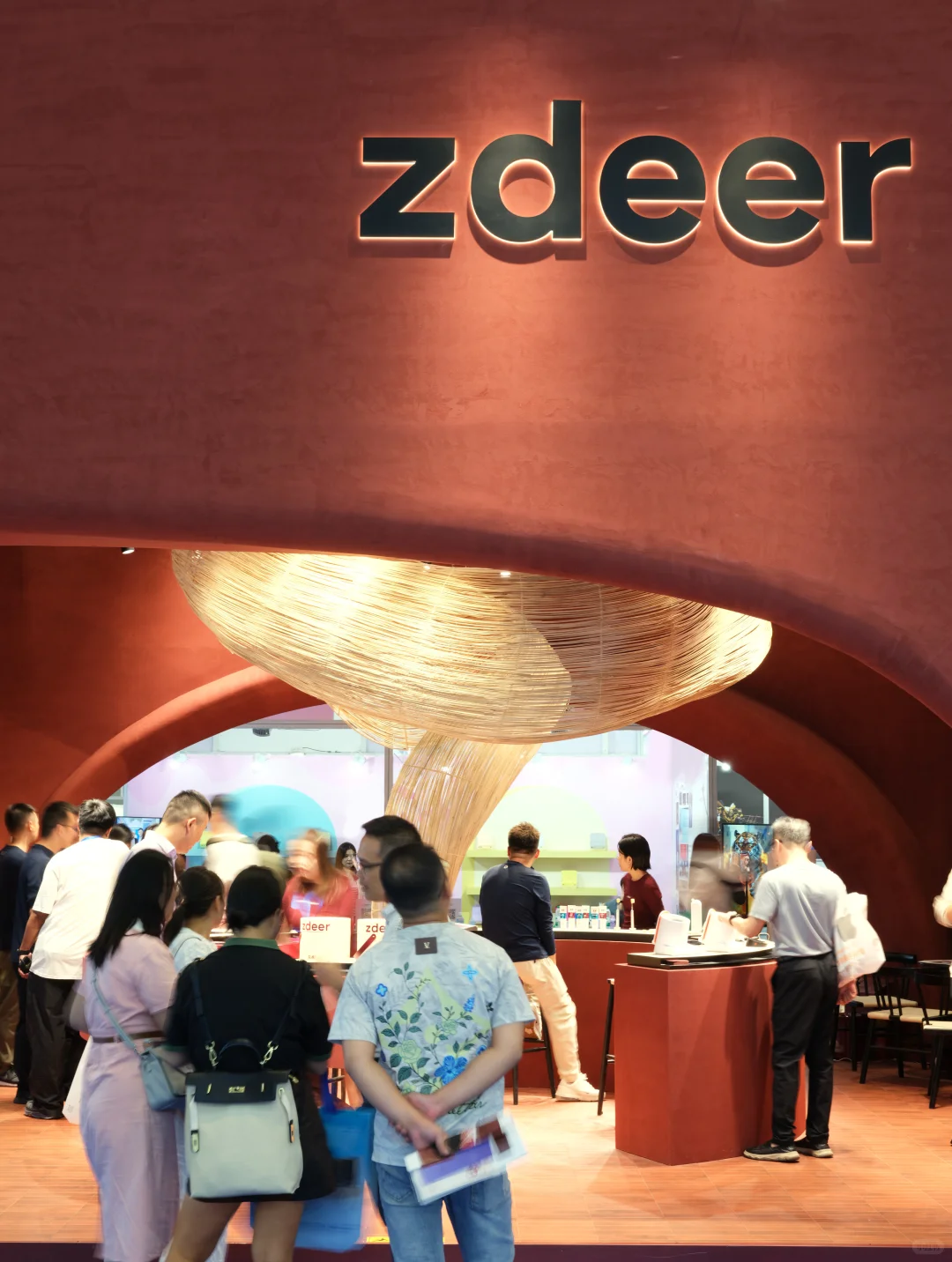 深圳礼品展首日！这抹红实在太耀眼?