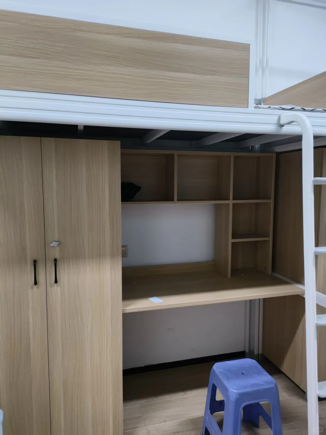 打算进厂过渡一个月的，现在不想走了