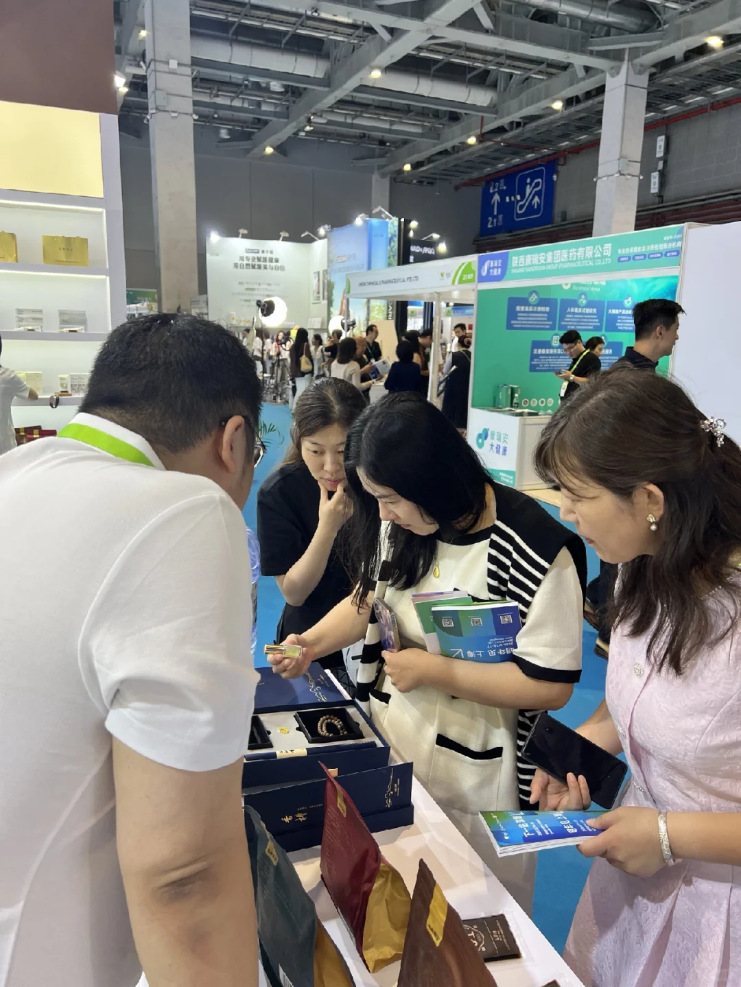 参加2025上海国际健康产品展览会