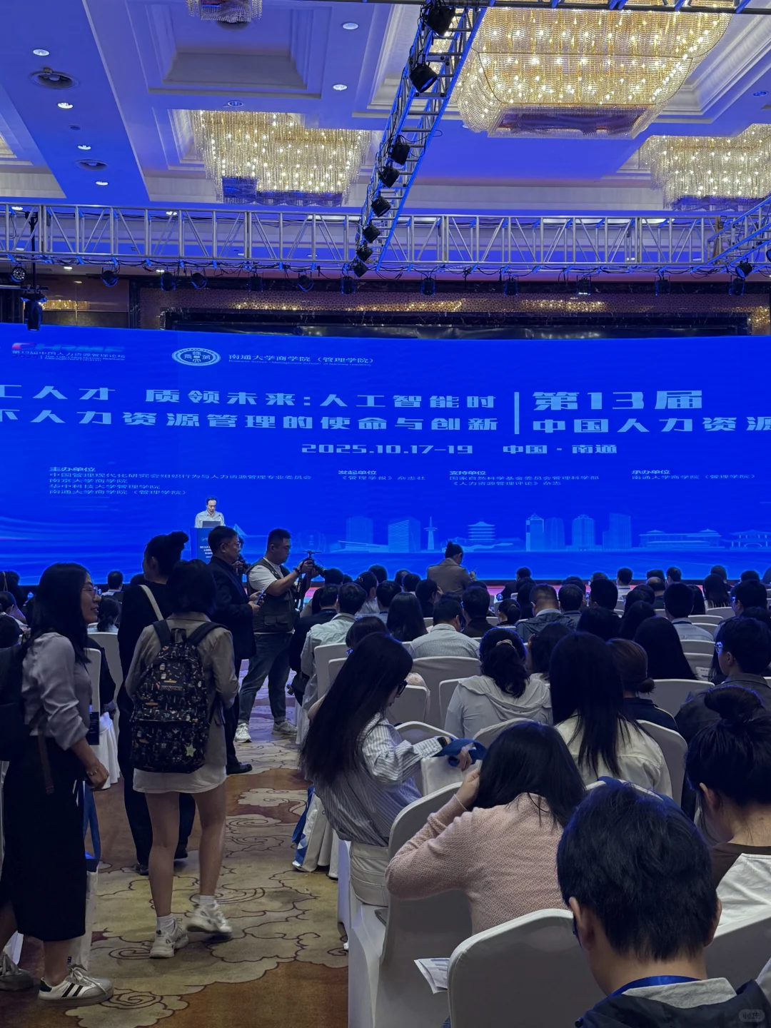 摸鱼摸鱼