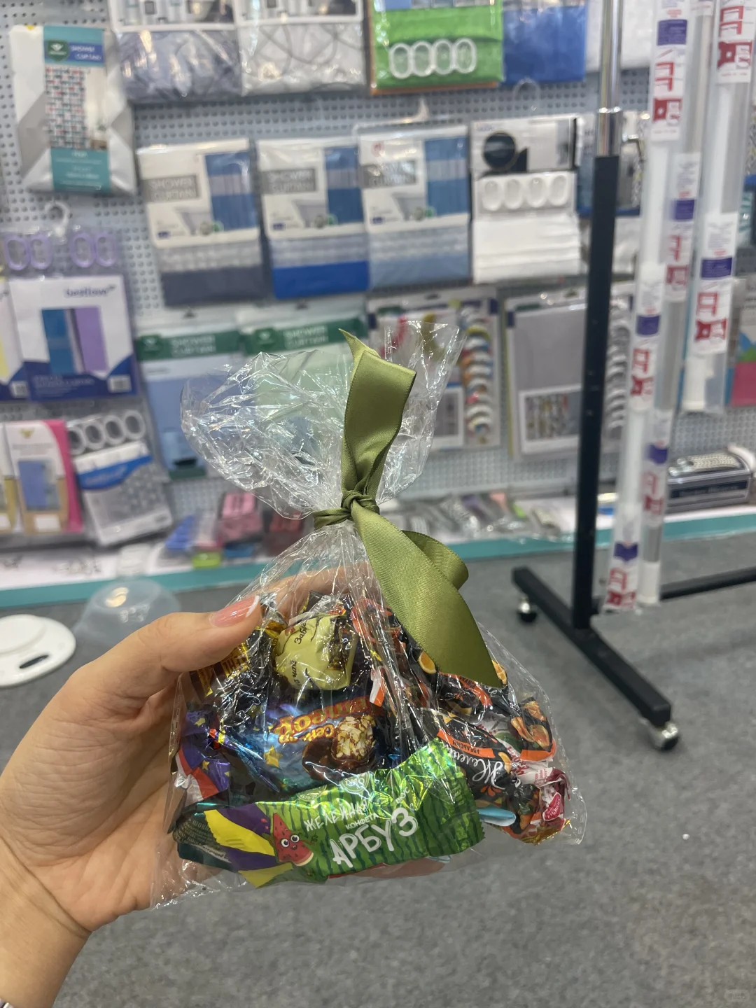 广交会开展三天,国外客户带来的小礼品?