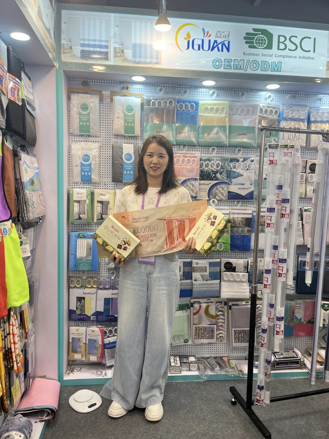 广交会开展三天,国外客户带来的小礼品?