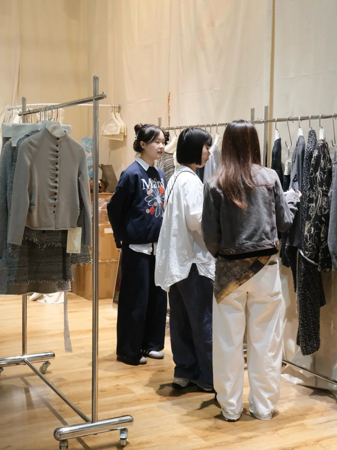 深圳后浪SHOWROOM爆火的设计师针织展位
