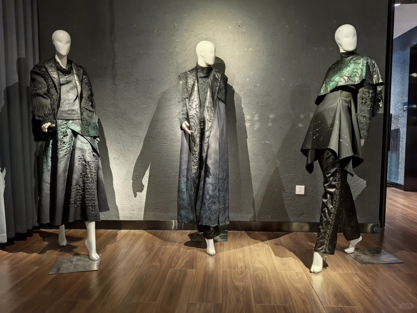 《织物建筑——身体的空间》服装展览