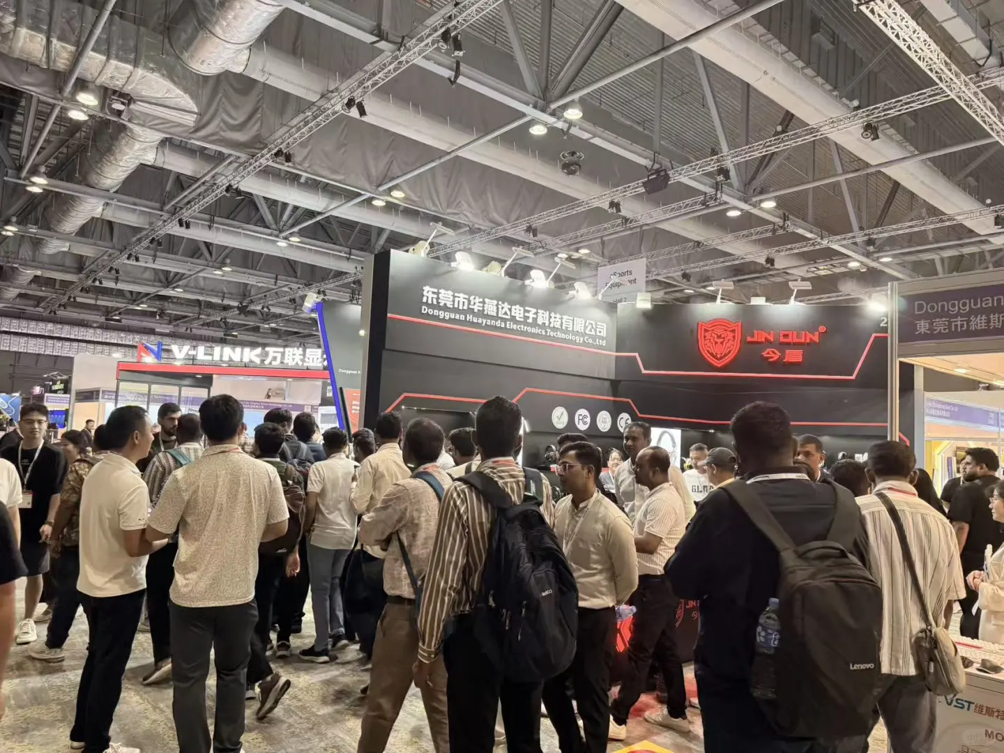 ? 环球资源消费电子展，正在举办中
