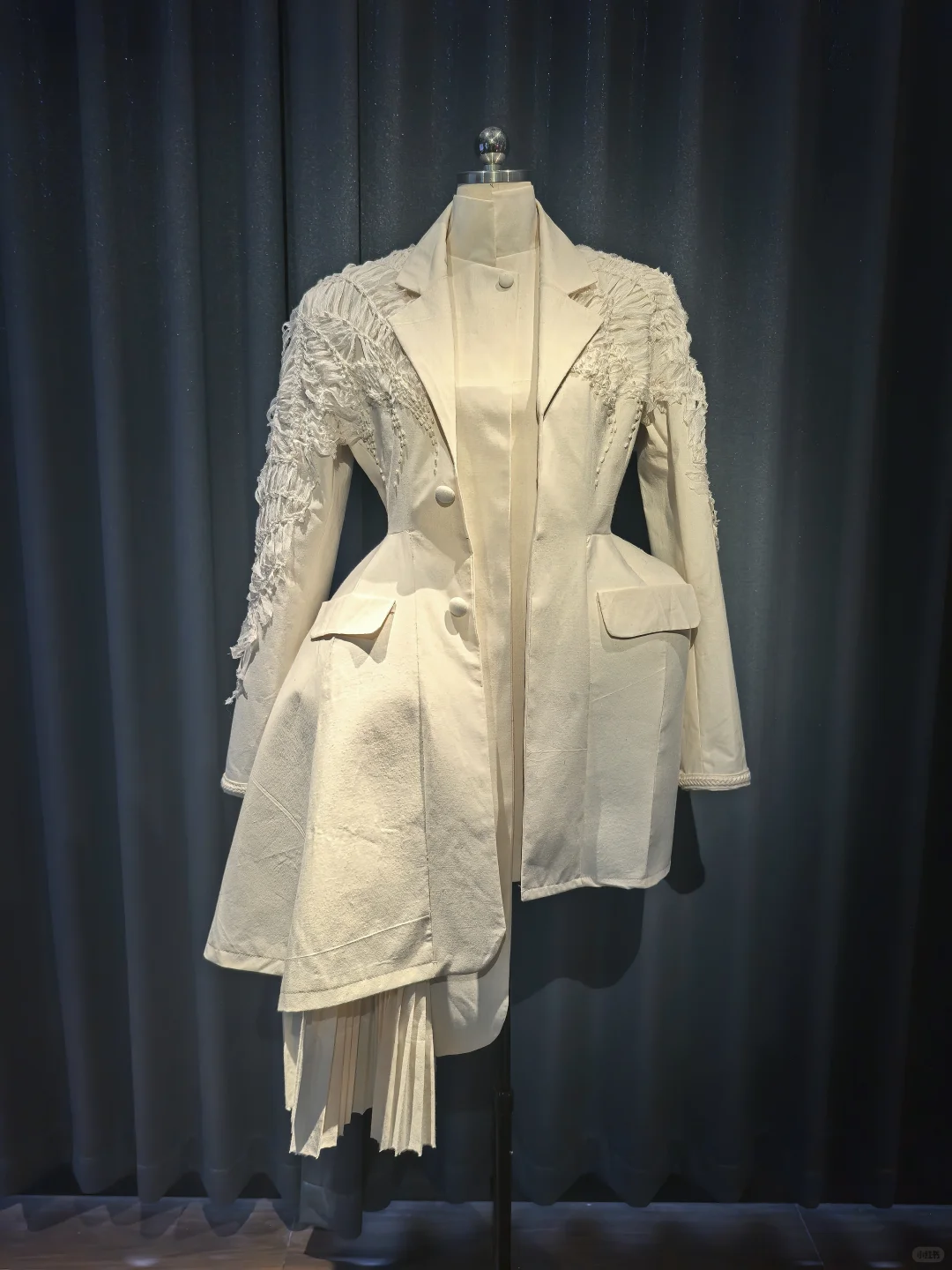 《织物建筑——身体的空间》服装展览
