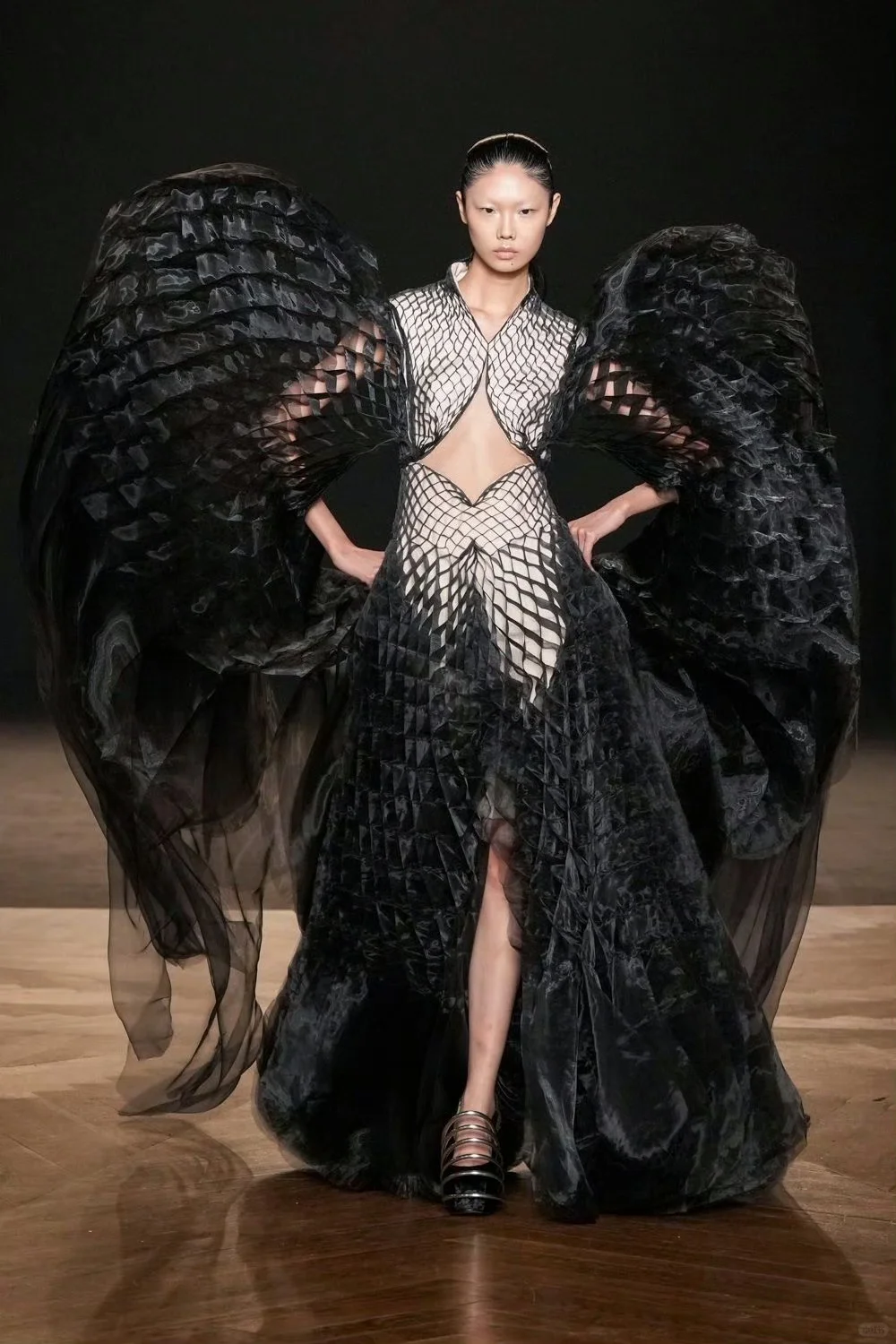 高定丨Iris Van Herpen F/W 2025 Couture
