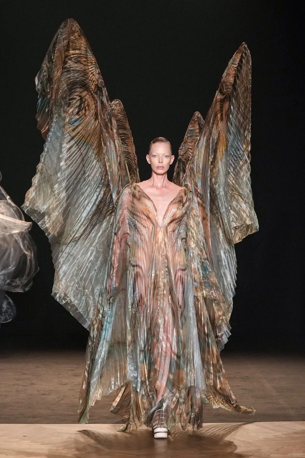 高定丨Iris Van Herpen F/W 2025 Couture