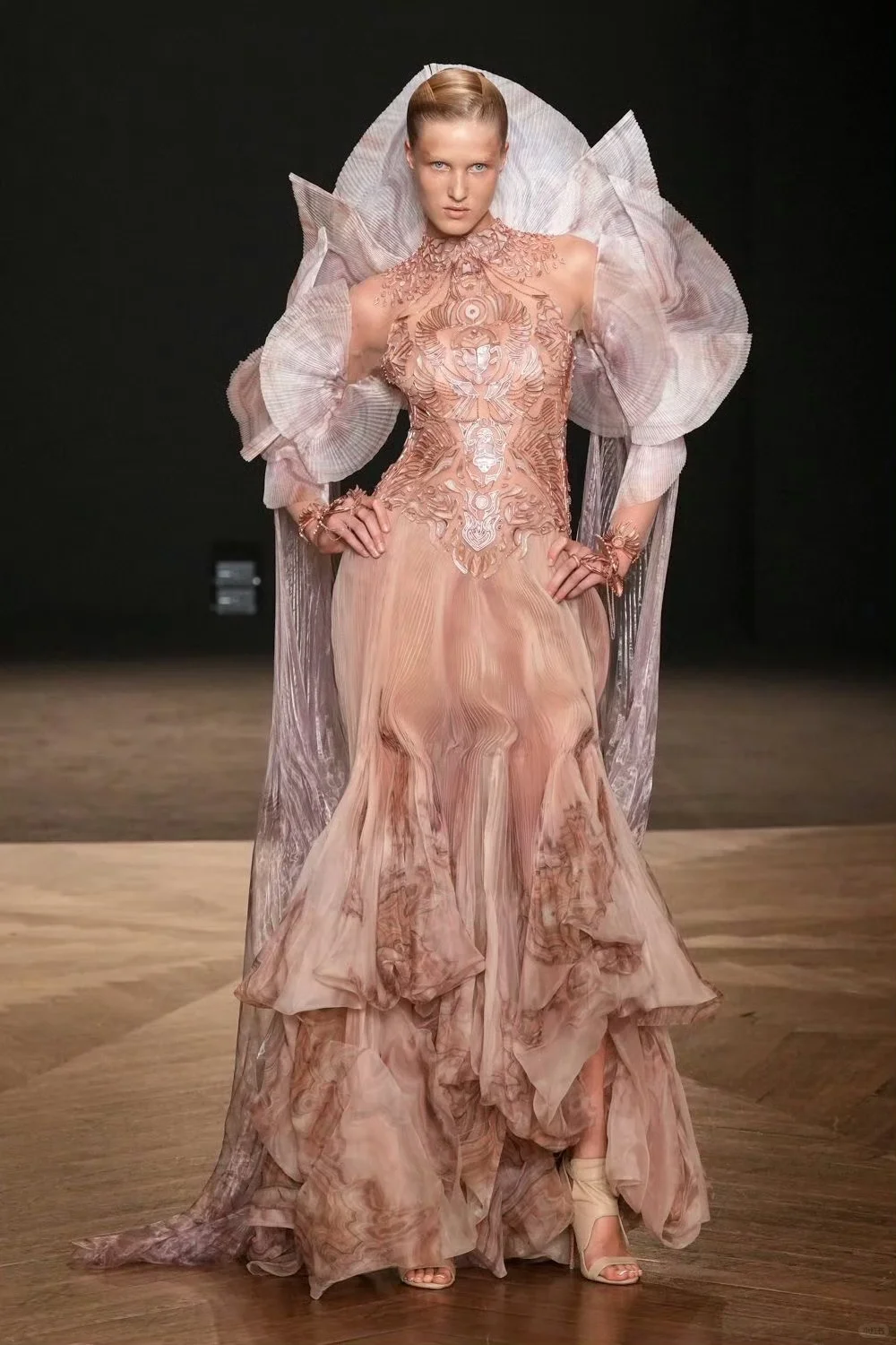 高定丨Iris Van Herpen F/W 2025 Couture