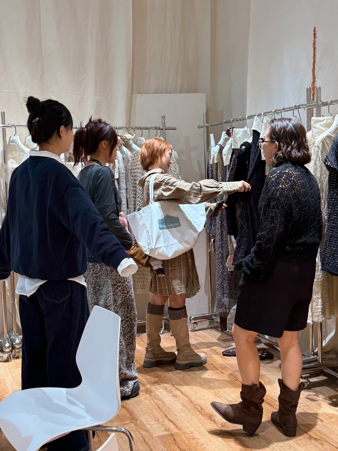深圳后浪SHOWROOM爆火的设计师针织展位