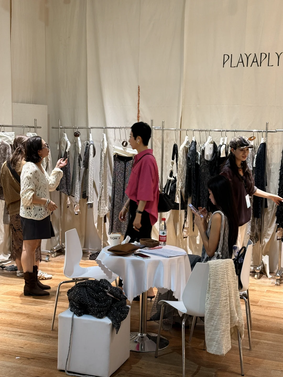 深圳后浪SHOWROOM爆火的设计师针织展位