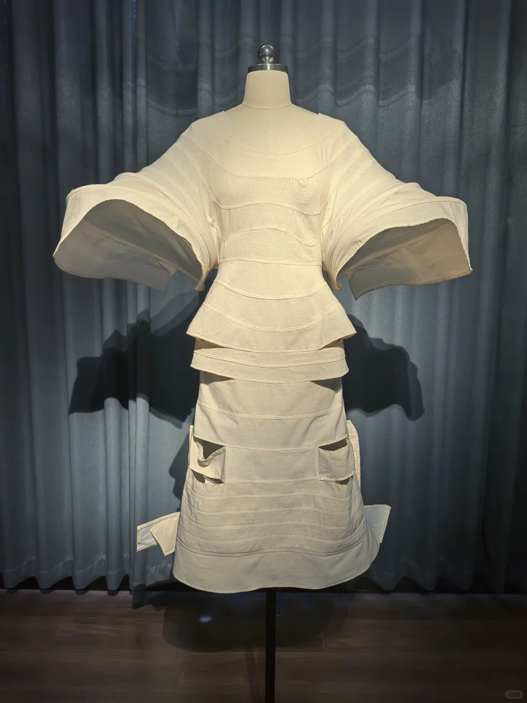 《织物建筑——身体的空间》服装展览