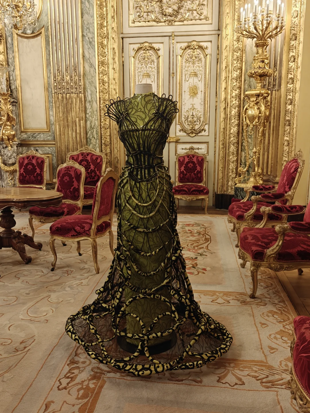 卢浮宫首次时尚展【Louvre couture】
