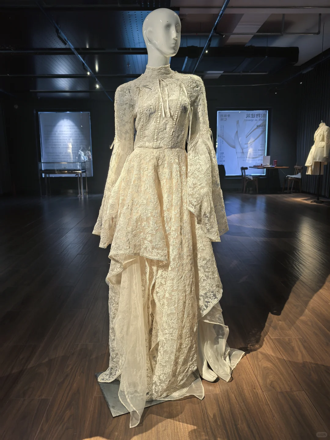 《织物建筑——身体的空间》服装展览