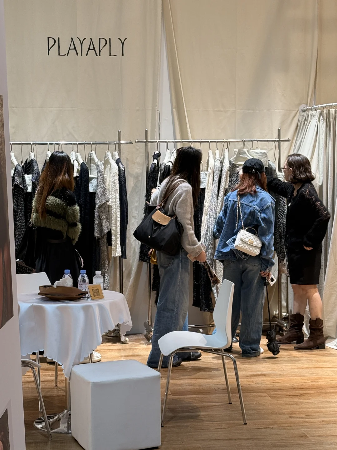 深圳后浪SHOWROOM爆火的设计师针织展位