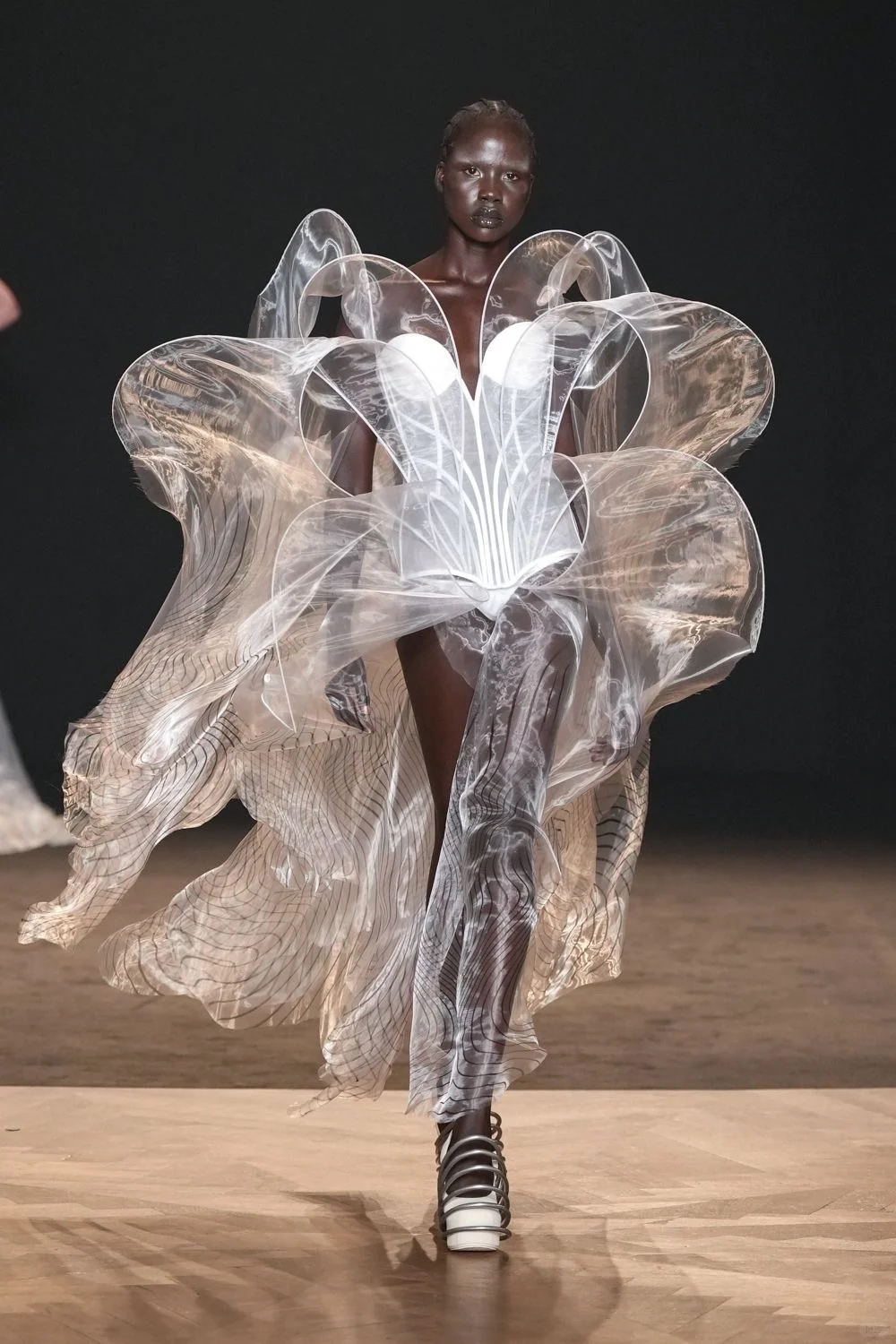 高定丨Iris Van Herpen F/W 2025 Couture
