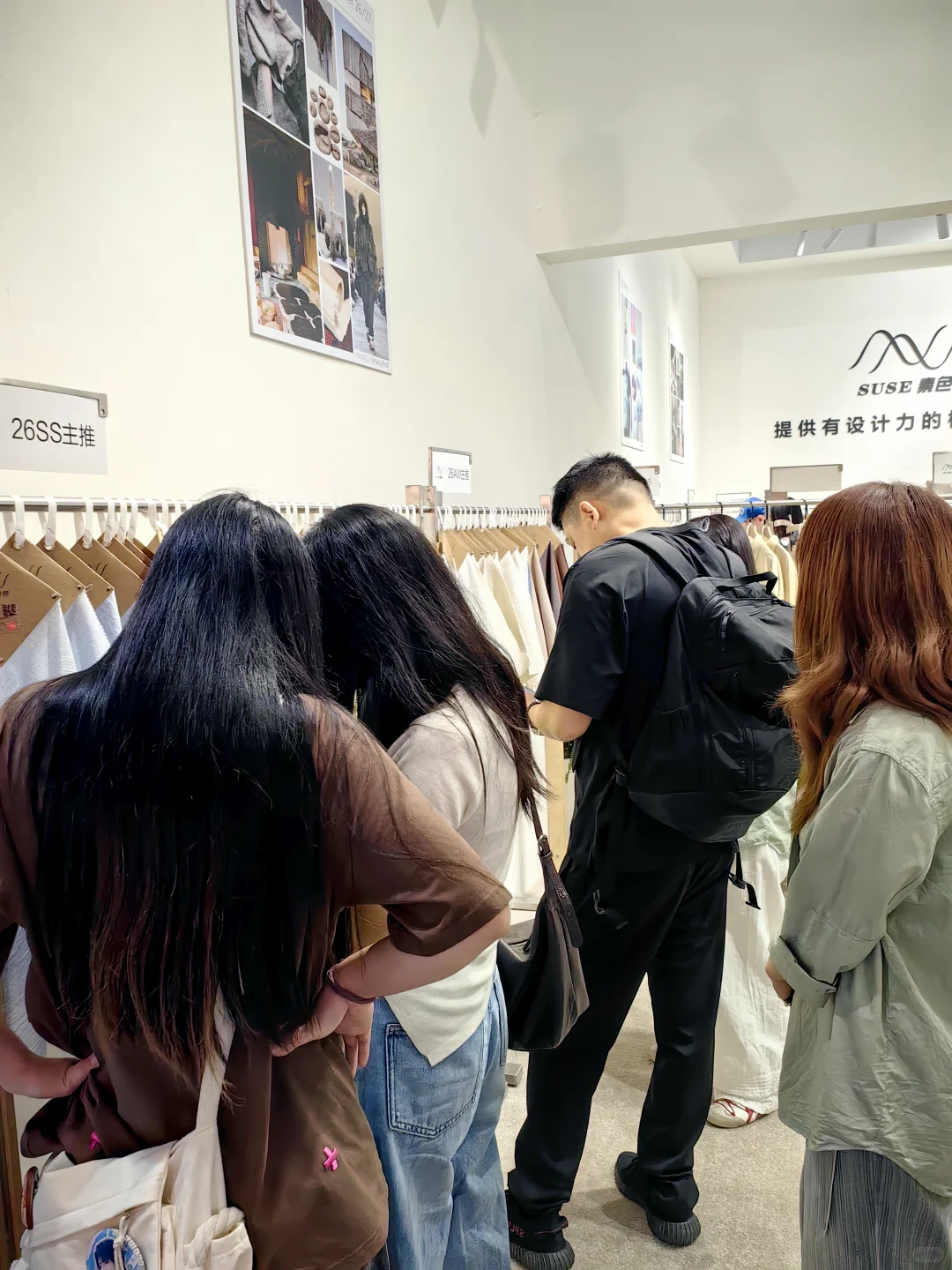 展会第1天，我们展位成了热门打卡点！?