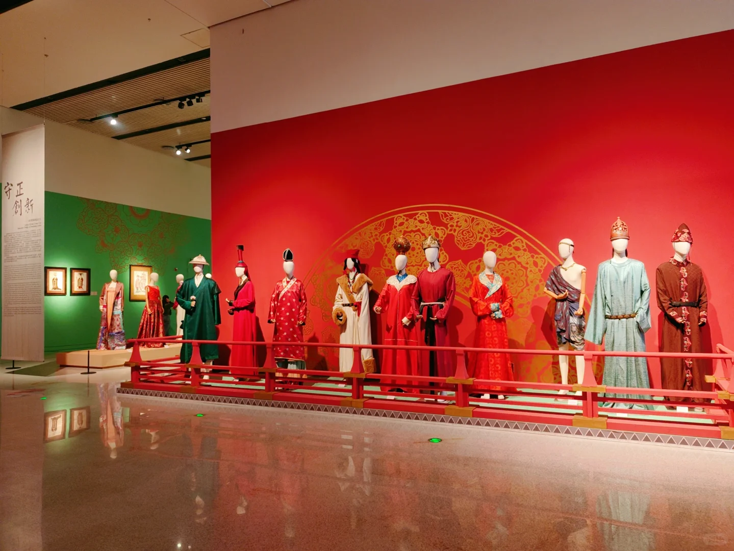 工美馆《云衣霓裳——敦煌服饰展》服饰篇