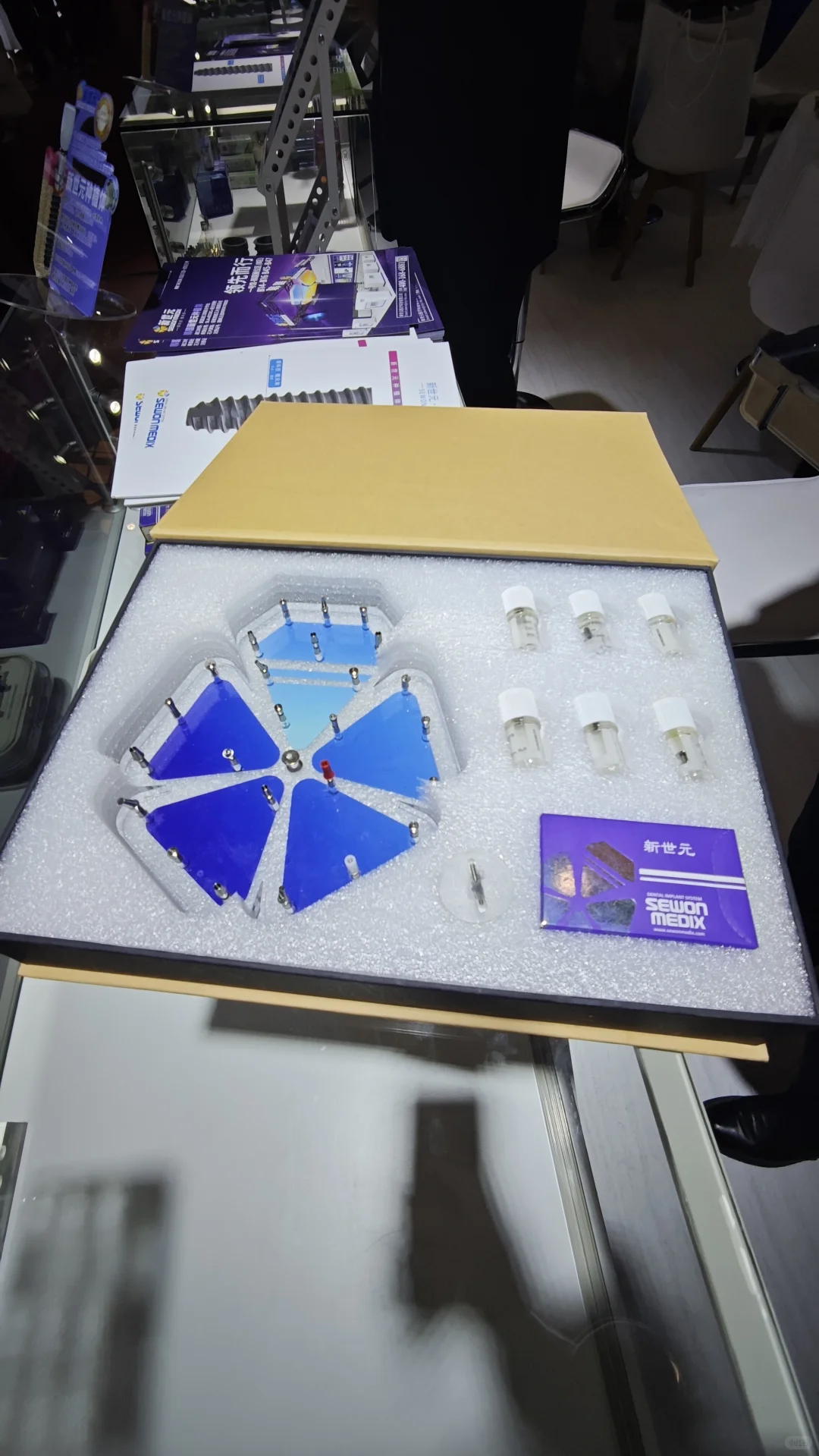 上海口腔展新视元种植体免费领充电宝
